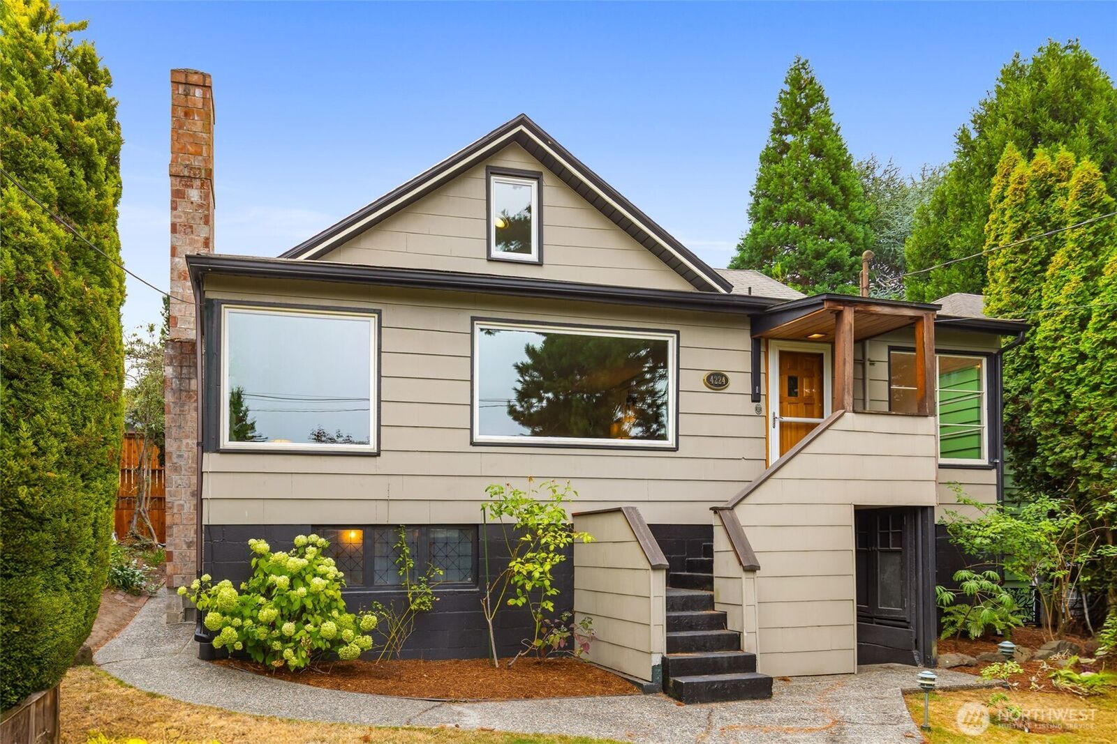 Property Photo: 4224 3rd Avenue NW WA 98107