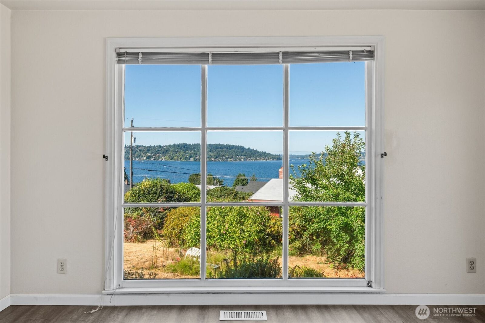 Property Photo:  10658  Laurel Lane S  WA 98178 