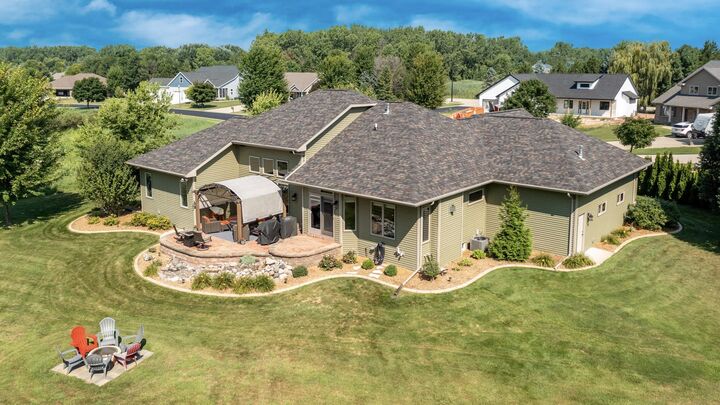 Property Photo: 1101 W Starview Court WI 54913