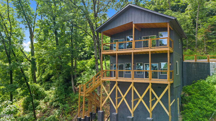 Property Photo: 810 Upper Windsor Way TN 37738