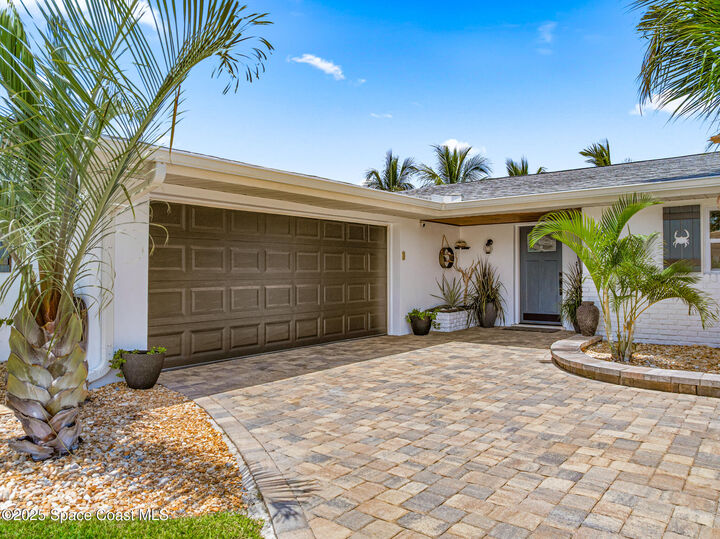 Property Photo:  650 Grant Court  FL 32937 