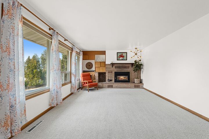 Property Photo:  515 E 6th Ave  WA 99114 