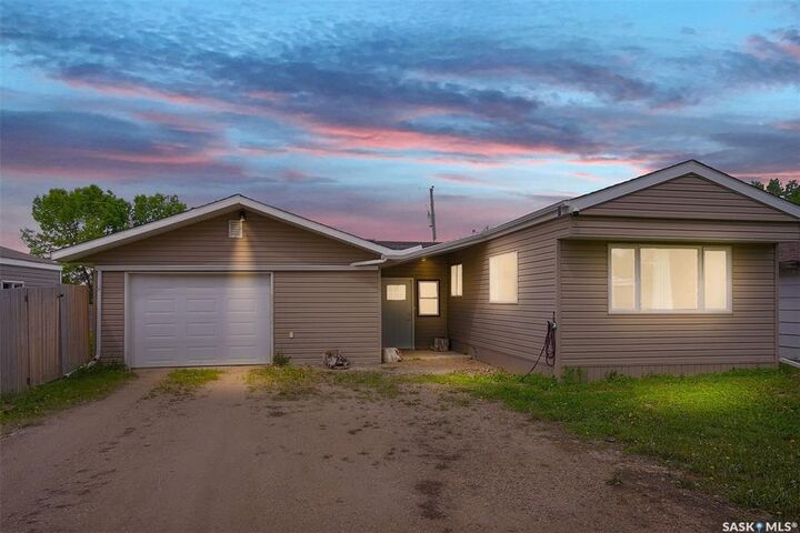 Property Photo:  109 Wetmore Street N  SK S0G 4H0 