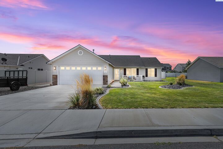 4912 Catalonia Dr  Pasco WA 99301-8398 photo