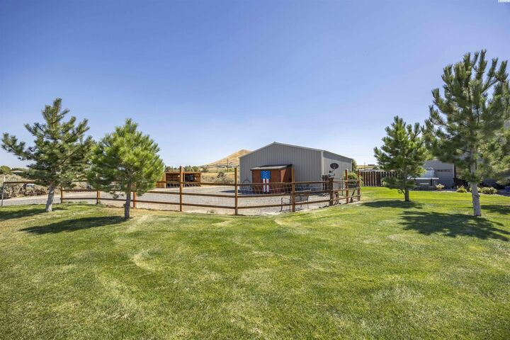 Property Photo:  71405 N 129 Pr NE  WA 99320 