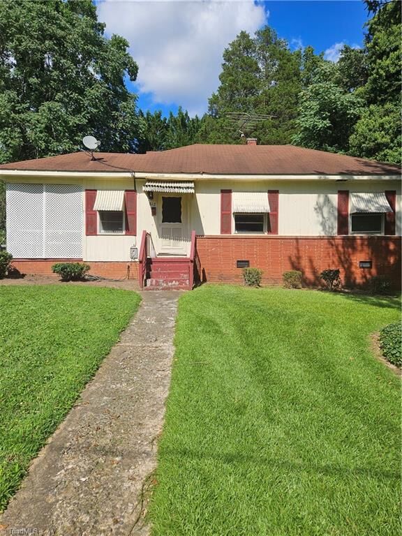Property Photo:  812 Arlington Street  NC 27260 