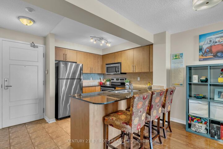 Property Photo: 350 Red Maple Road 1202 ON L4C 0T5