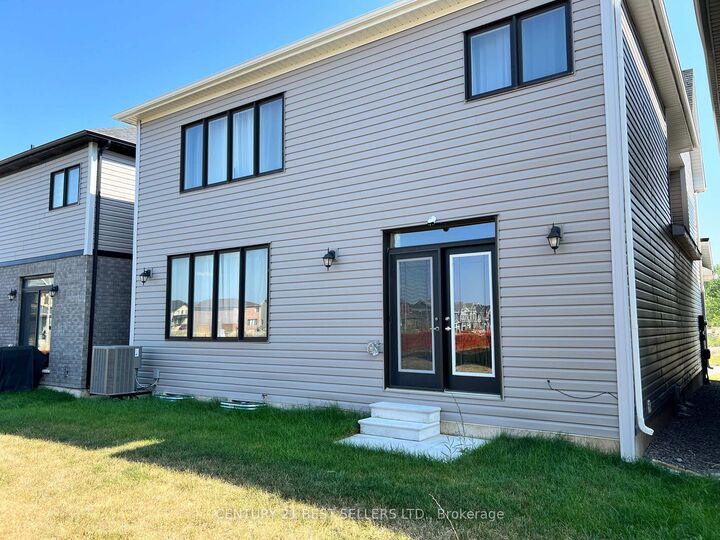 Property Photo:  89 Higgins Avenue  ON L3B 5N5 