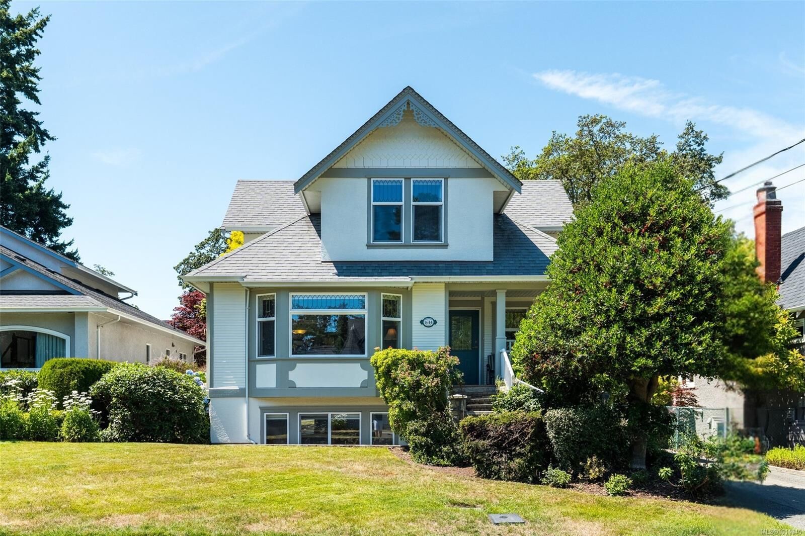 Property Photo:  1644 Monterey Ave  BC V8R 5V5 