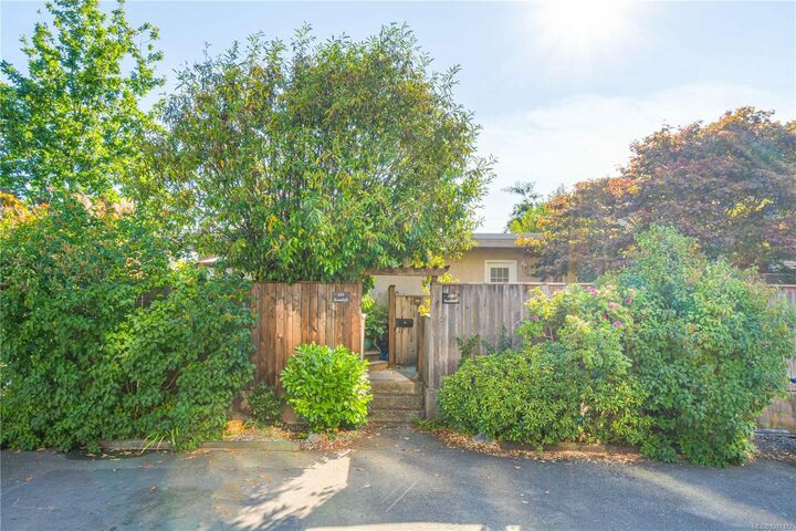 Property Photo: 181 Rosehill St BC V9S 1C9