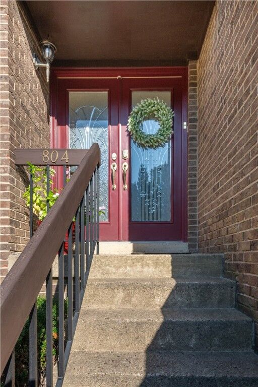 Property Photo:  804 Fairways Dr  PA 15139 