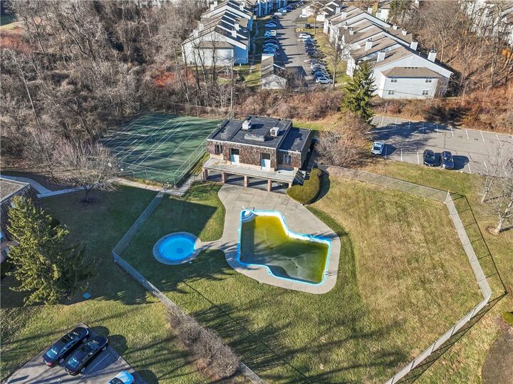 Property Photo:  1112 Forest Green Dr  PA 15108 