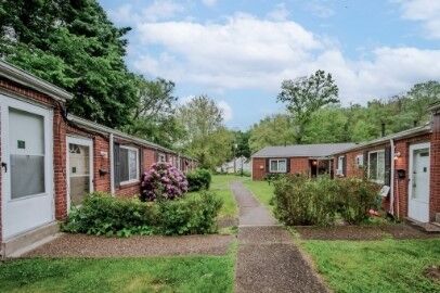 Property Photo:  19 Pennridge Ct 7  PA 15235 