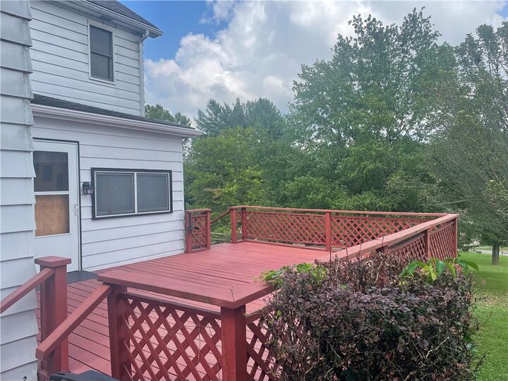 Property Photo: 3 Meadow St PA 15063