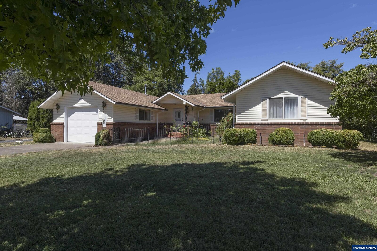 Property Photo:  475 SW Monroe St  OR 97378 