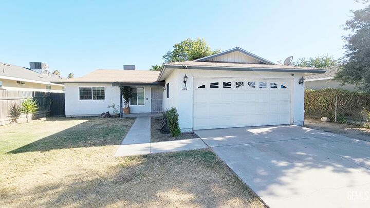 201 Lois Lane  Bakersfield CA 93307 photo
