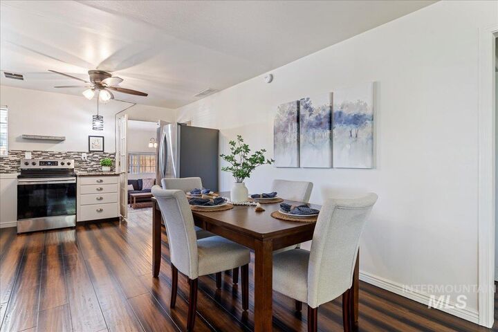Property Photo: 425 W Pine Ave ID 83642-2132
