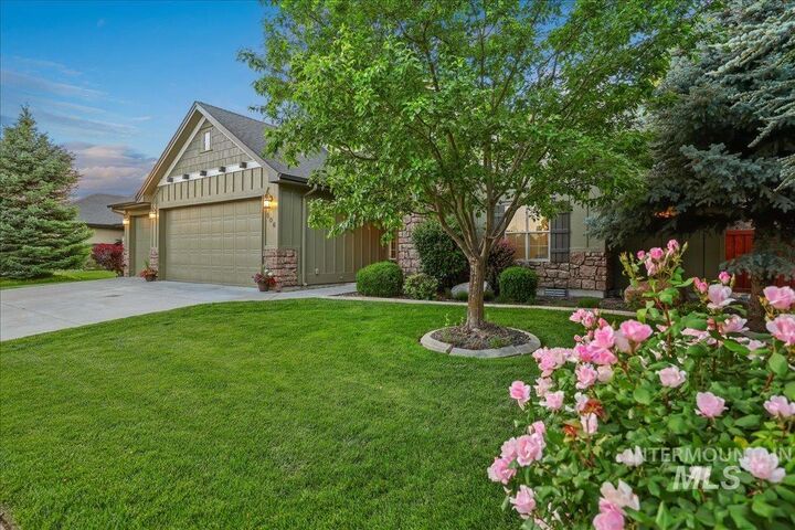Property Photo: 506 E Havasu Falls St. ID 83646