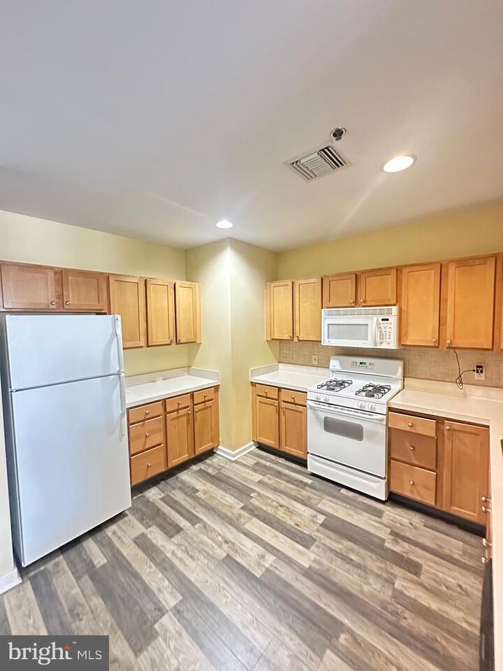 Property Photo:  1100 Vine Street 00 404  PA 19107 