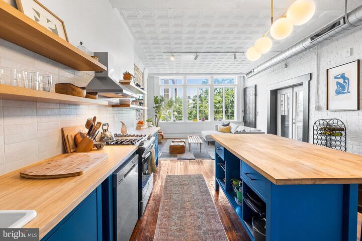Property Photo:  621 N 2nd Street 2R  PA 19123 
