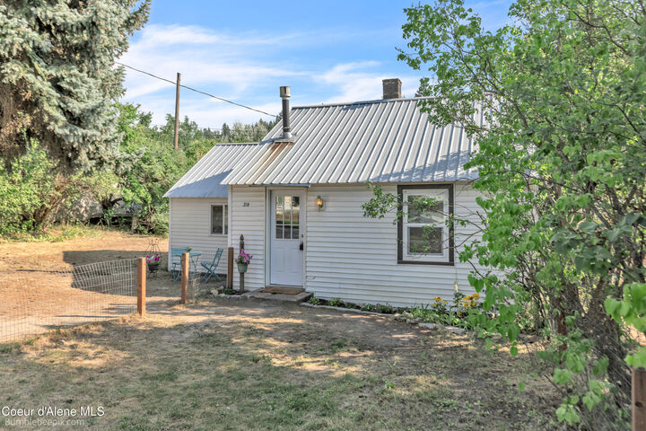 Property Photo:  219 E 4th St S  ID 83822 