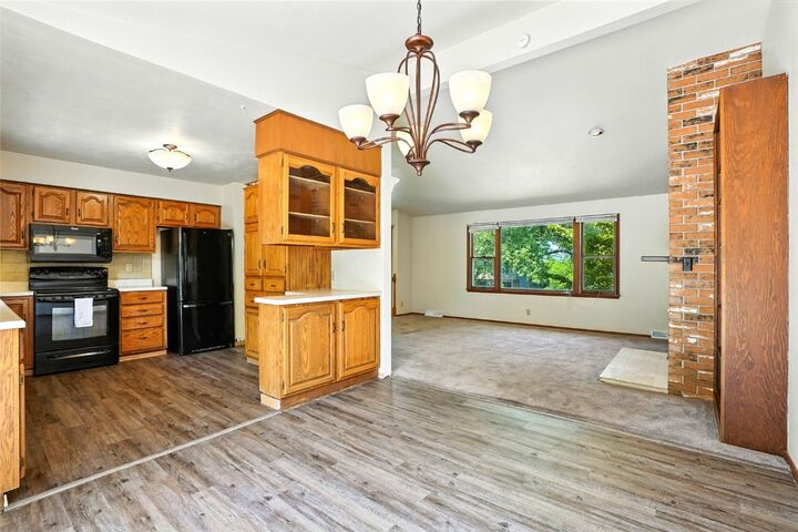 Property Photo: 2041 Birchwood Drive NE IA 52402