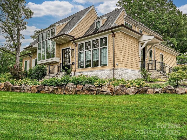 Property Photo:  2700 Wintergreen Drive  NC 28211 