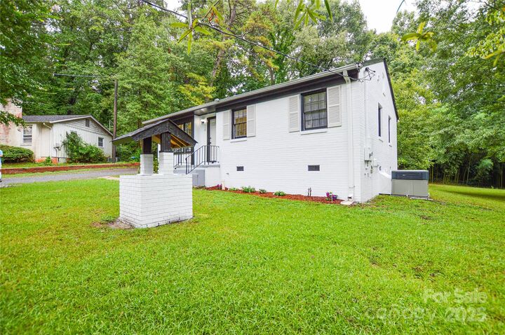 Property Photo:  110 Mauney Circle  NC 28052 