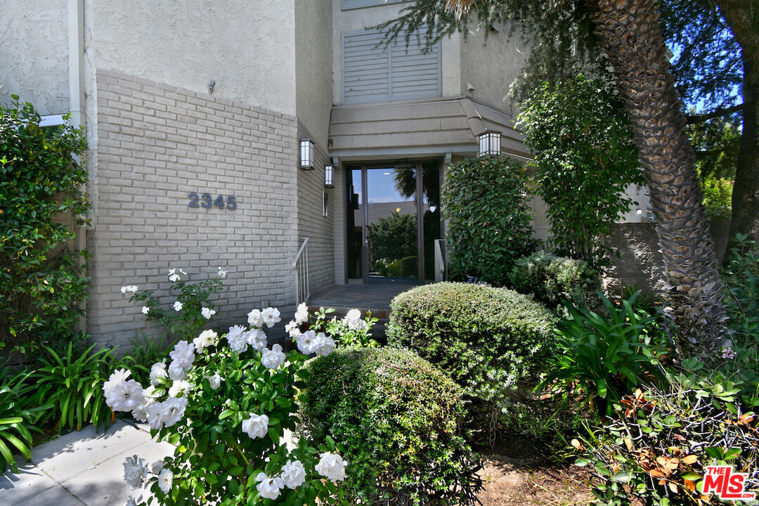 Property Photo:  2345 Roscomare Rd  CA 90077 