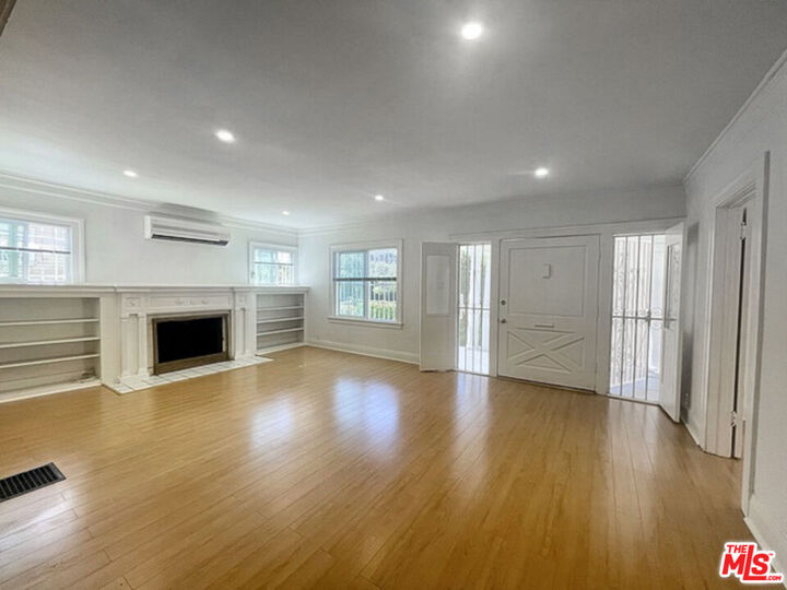 Property Photo: 4919 Elmwood Ave CA 90004