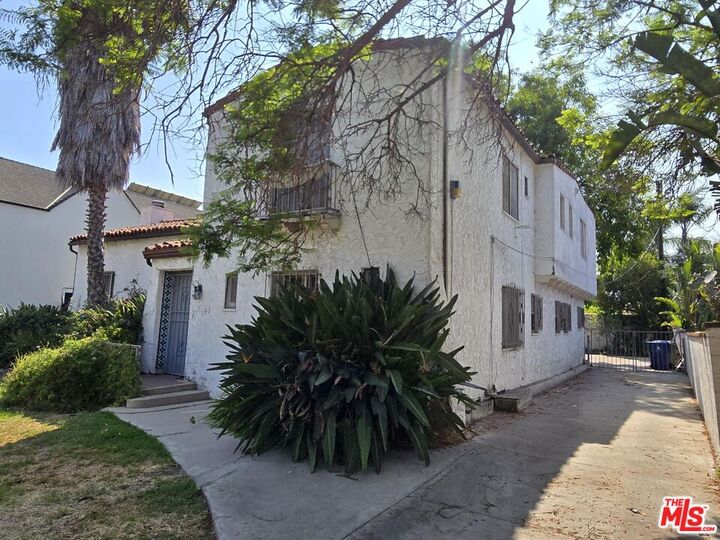 Property Photo:  143 S Highland Ave  CA 90036 
