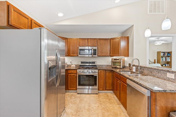 Property Photo:  136 Pioneer Circle  OH 43147
