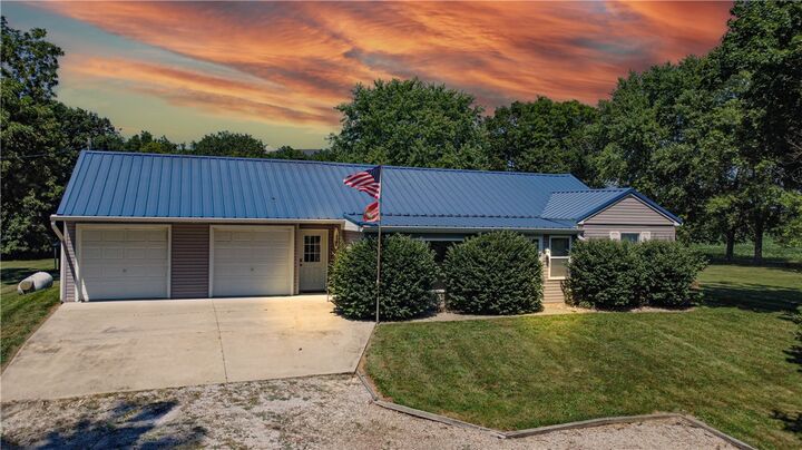 Property Photo: 1181 E County Road 1170N IL 61938