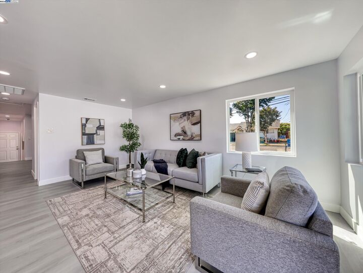 Property Photo: 33603 3rd St CA 94587