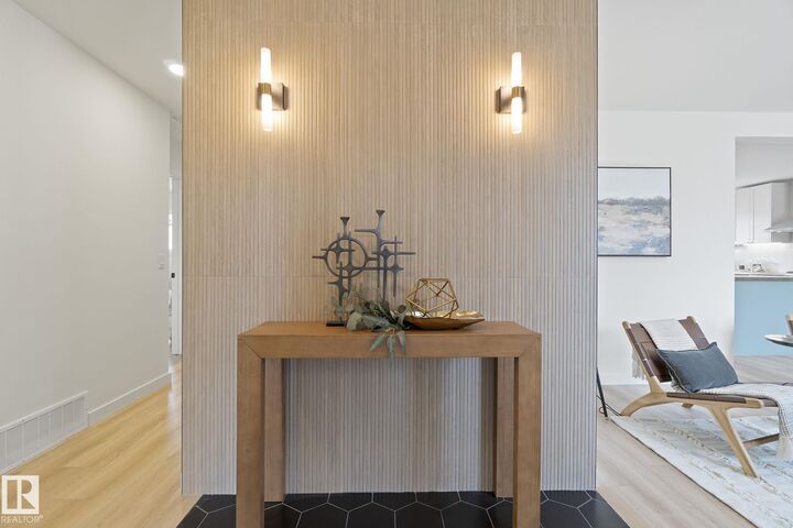 Photo de la propriété:  9444 74 Street NW  AB T6B 2B4 