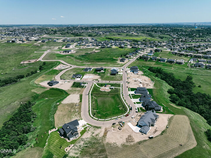 Property Photo:  2613 Frisco Way  ND 58503 