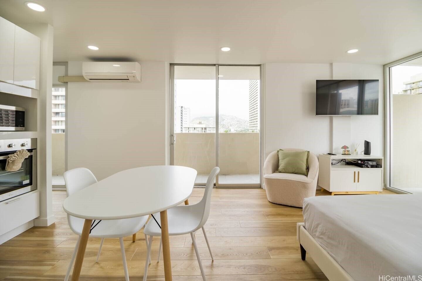 Property Photo: 364 Seaside Avenue 901 HI 96815