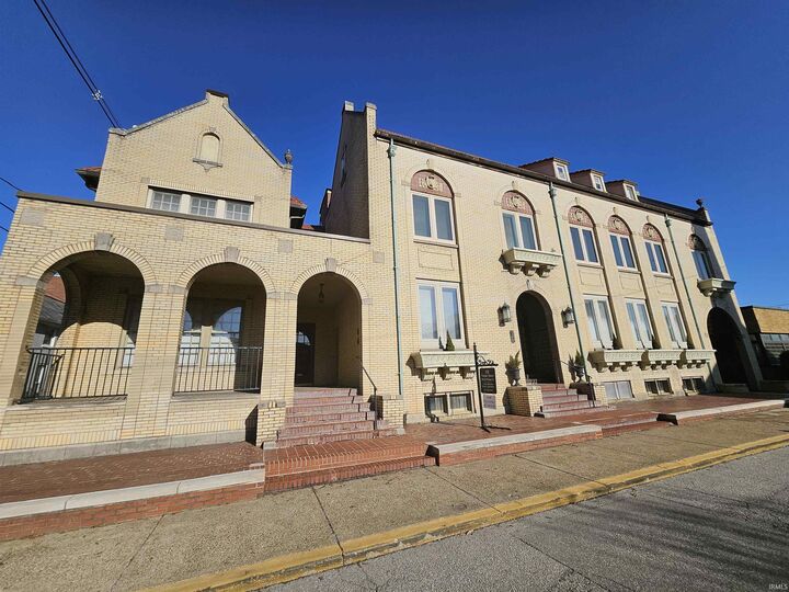 Property Photo:  118 120 Walnut Street  IN 47708 