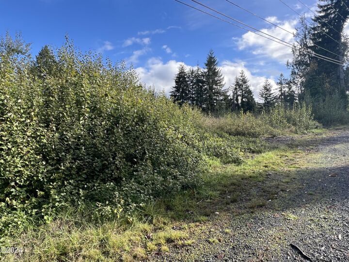 Property Photo:  936 NE Hwy 20  OR 97391 