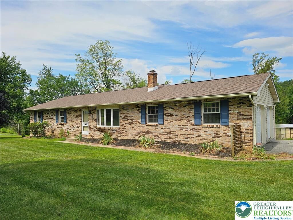 Property Photo:  180 Valley View Road  PA 18055 