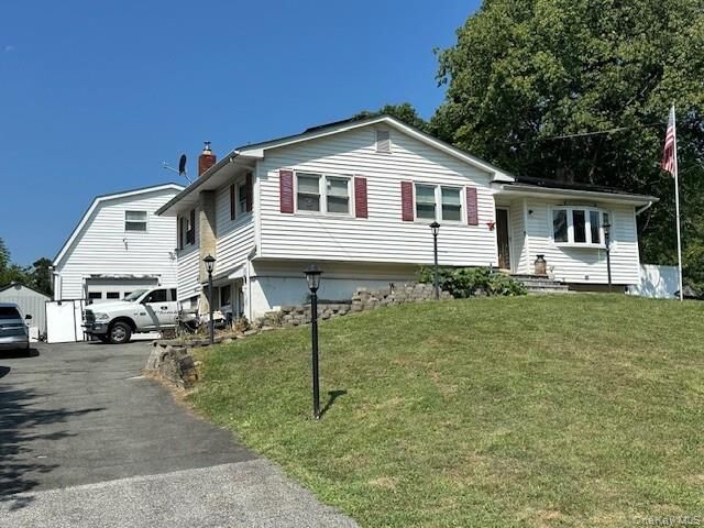 Property Photo:  3 Bonnie Brae Drive  NY 10941 