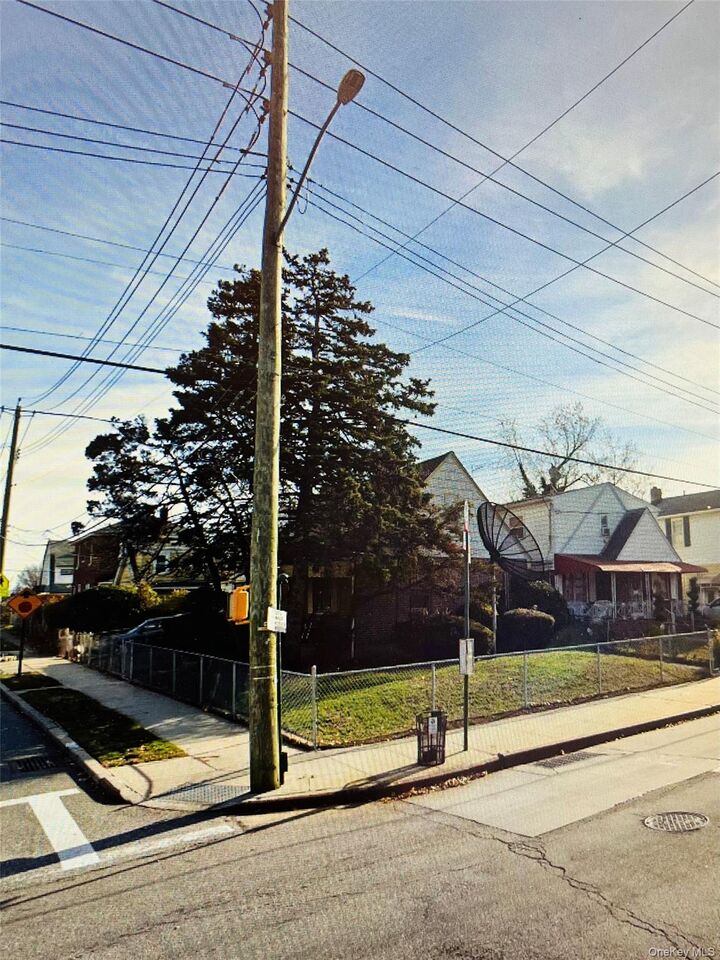Property Photo: 24006 136th Avenue NY 11422