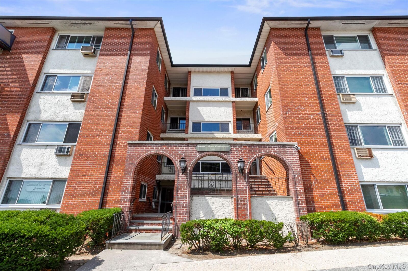 Property Photo:  900 Midland Avenue 2E  NY 10704 