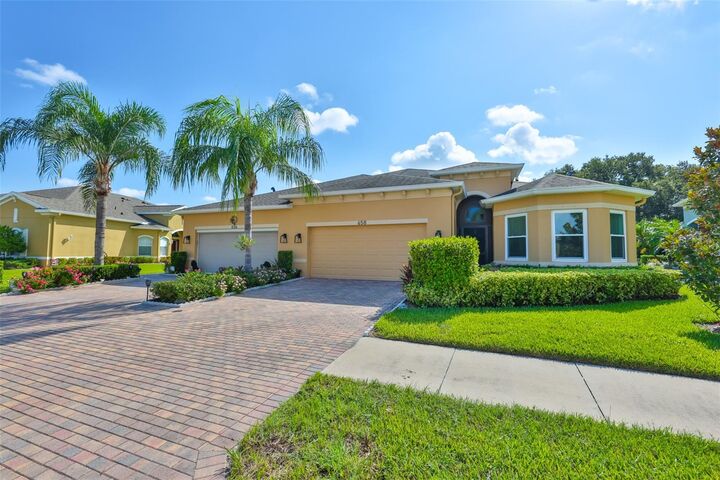 Property Photo:  658 Chipper Drive  FL 33573 
