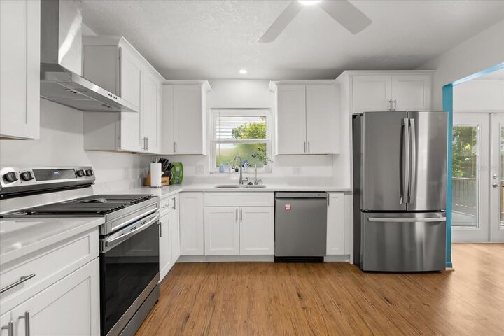 Property Photo: 627 Riverview Avenue FL 32714