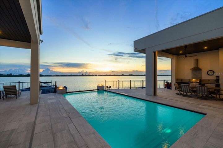 Property Photo:  614 Bayshore Drive  FL 34229 