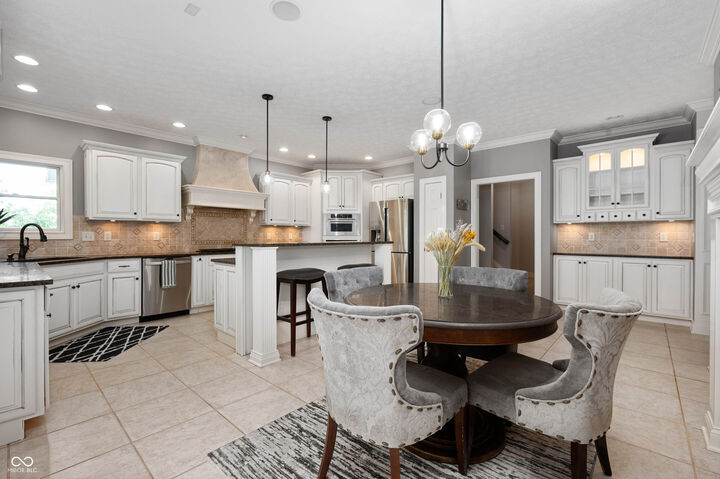 Property Photo:  5281 Oakbrook Drive  IN 46168 