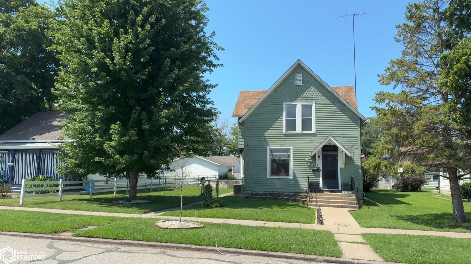 Property Photo: 117 Leffler Street IA 52655
