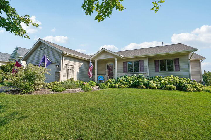 W1433 Stoney Brook Ct  Ixonia WI 53036 photo