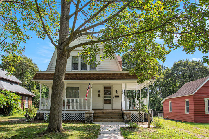 Property Photo:  228 East Avenue N  MI 49017 